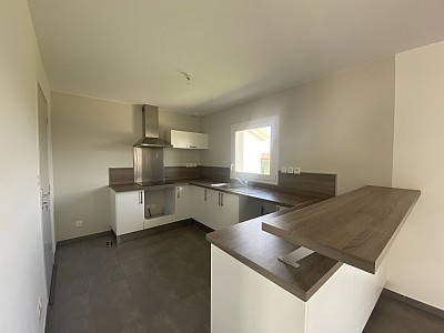 MAISON A LOUER - MONTBRISON - 87.47 m2 - 815 € charges comprises par mois