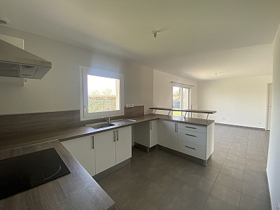 MAISON A LOUER - MONTBRISON - 87.47 m2 - 815 € charges comprises par mois