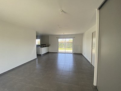 MAISON A LOUER - MONTBRISON - 87.47 m2 - 815 € charges comprises par mois