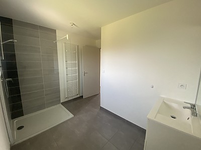MAISON A LOUER - MONTBRISON - 87.47 m2 - 815 € charges comprises par mois