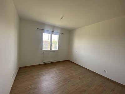 MAISON A LOUER - MONTBRISON - 87.47 m2 - 815 € charges comprises par mois