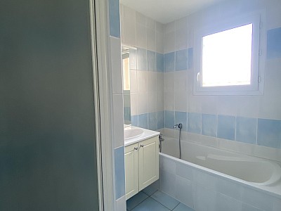 MAISON A LOUER - MONTBRISON - 116.4 m2 - 860 € charges comprises par mois