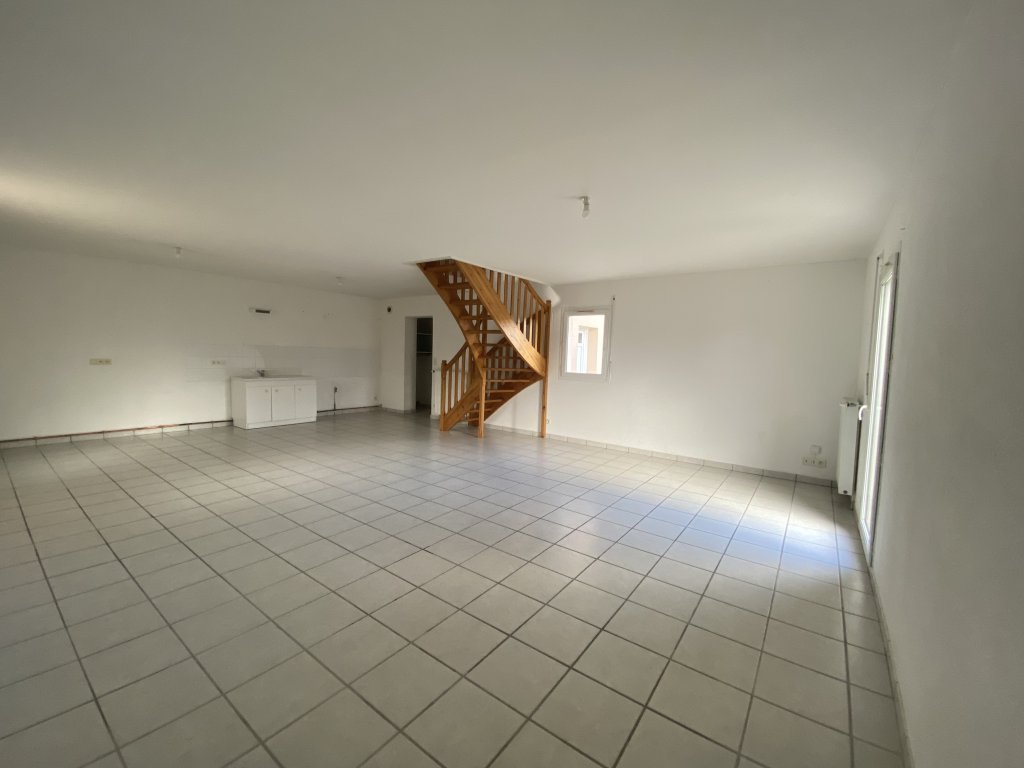 MAISON A LOUER - MONTBRISON - 116.4 m2 - 860 &euro; charges comprises par mois