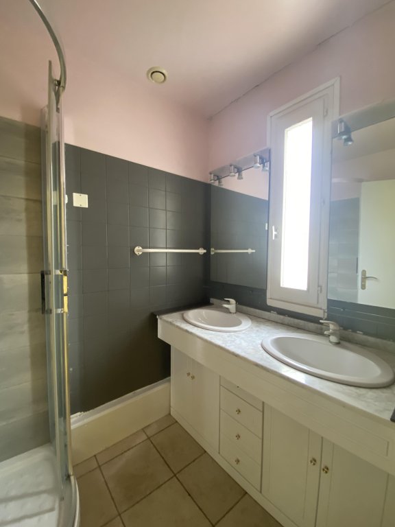 MAISON A LOUER - MONTBRISON - 106 m2 - 800 &euro; charges comprises par mois