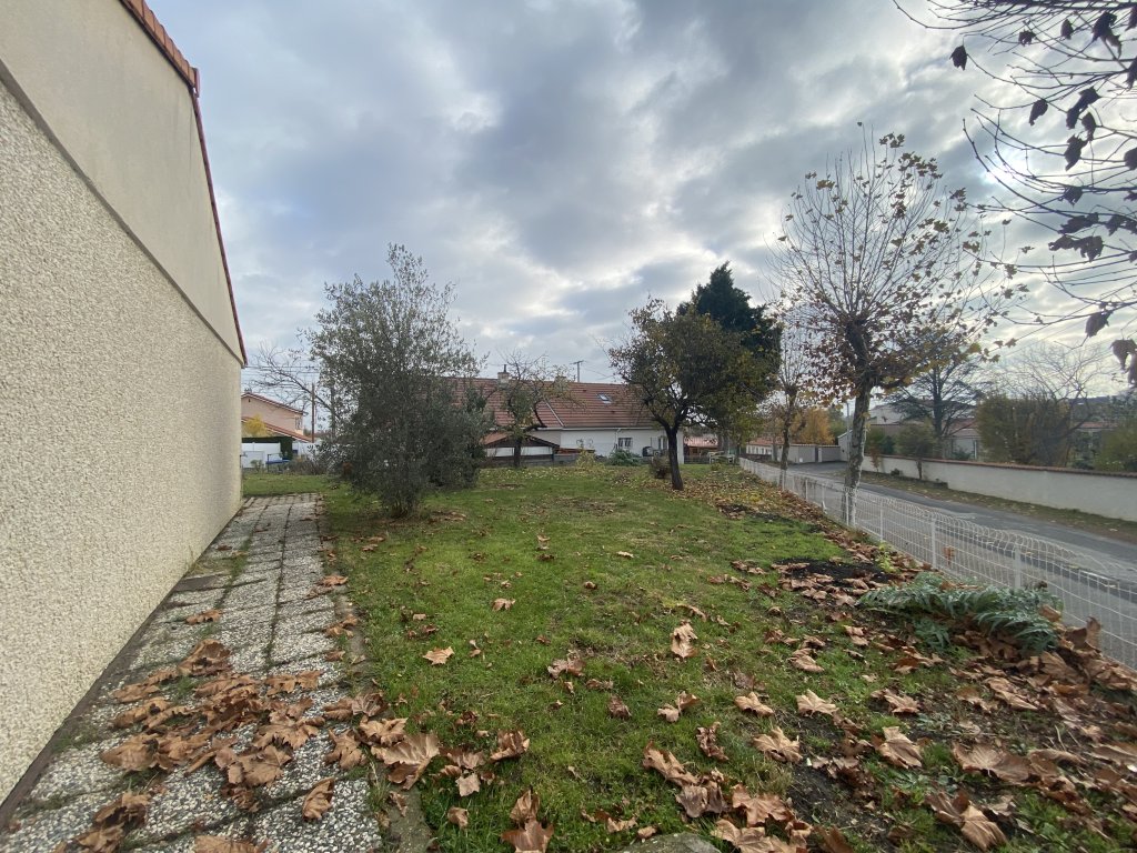 MAISON A LOUER - MONTBRISON - 106 m2 - 800 &euro; charges comprises par mois