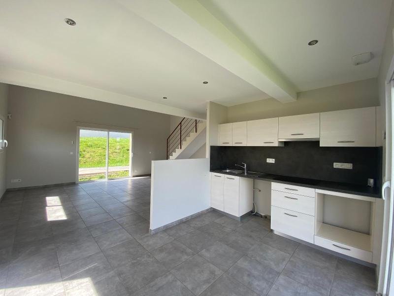 MAISON A LOUER - MONTBRISON - 112.84 m2 - 996 &euro; charges comprises par mois