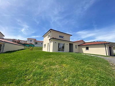 MAISON A LOUER - MONTBRISON - 112.84 m2 - 996 € charges comprises par mois