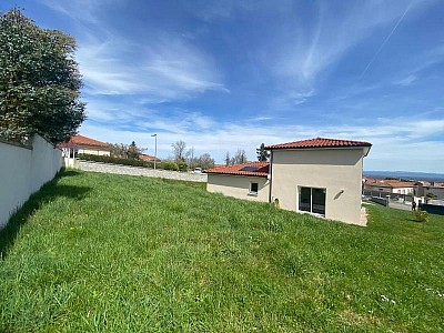 MAISON A LOUER - MONTBRISON - 112.84 m2 - 996 € charges comprises par mois