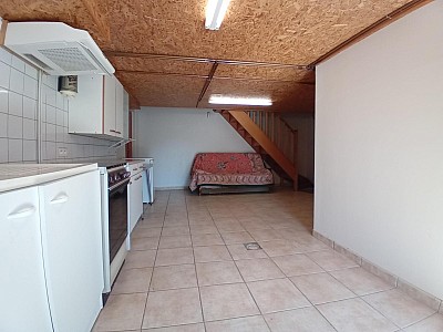 MAISON A LOUER - MONTVERDUN - 59.02 m2 - 800 € charges comprises par mois