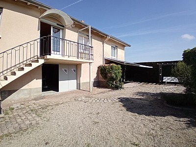 MAISON A LOUER - MONTVERDUN - 59.02 m2 - 800 € charges comprises par mois