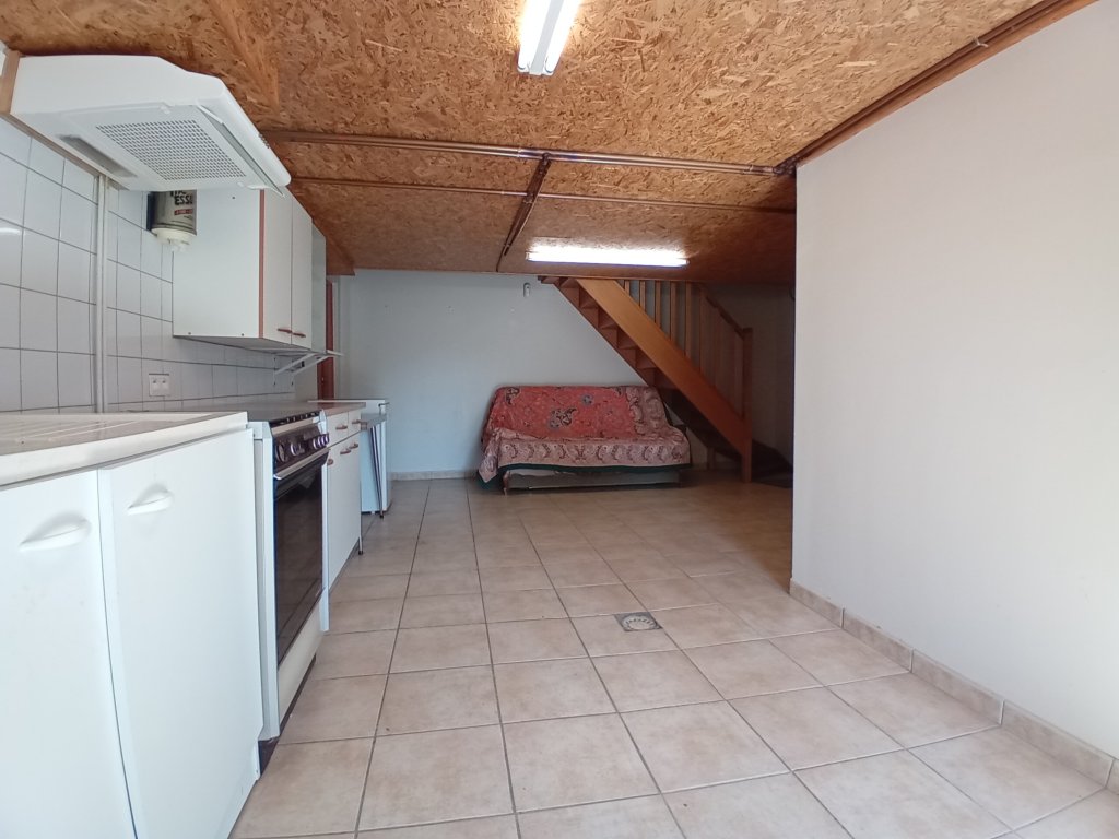 MAISON A LOUER - MONTVERDUN - 59.02 m2 - 800 &euro; charges comprises par mois