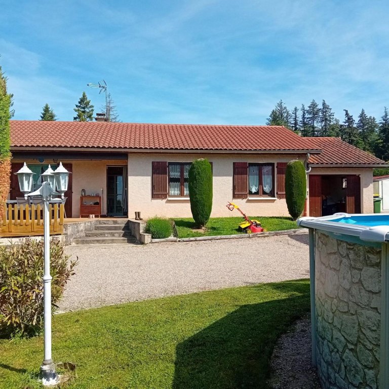 MAISON A LOUER - POUILLY LES FEURS - 87.32 m2 - 850 &euro; charges comprises par mois