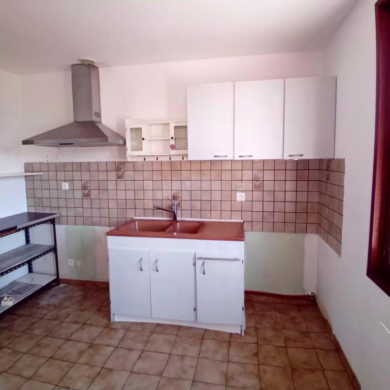 MAISON A LOUER - POUILLY LES FEURS - 87.32 m2 - 850 &euro; charges comprises par mois