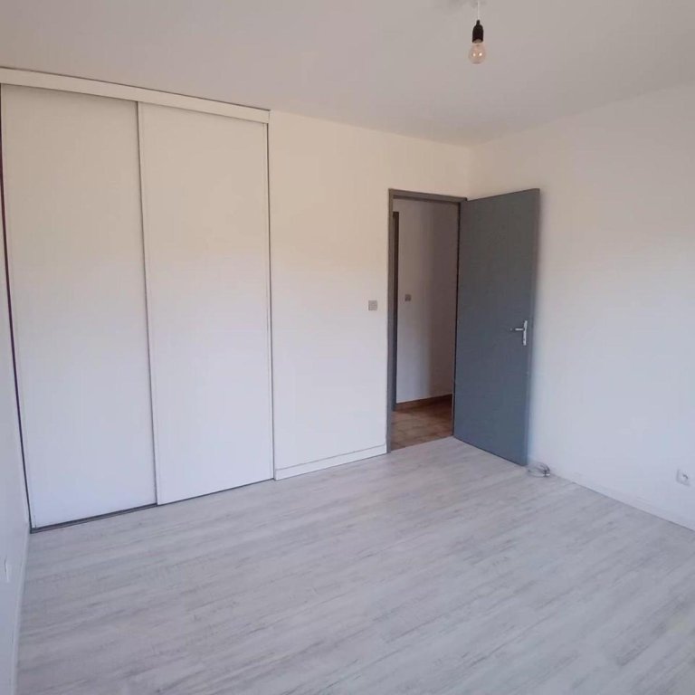 MAISON A LOUER - POUILLY LES FEURS - 87.32 m2 - 850 &euro; charges comprises par mois