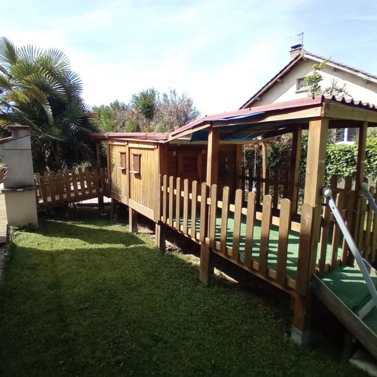 MAISON A LOUER - POUILLY LES FEURS - 87.32 m2 - 850 &euro; charges comprises par mois