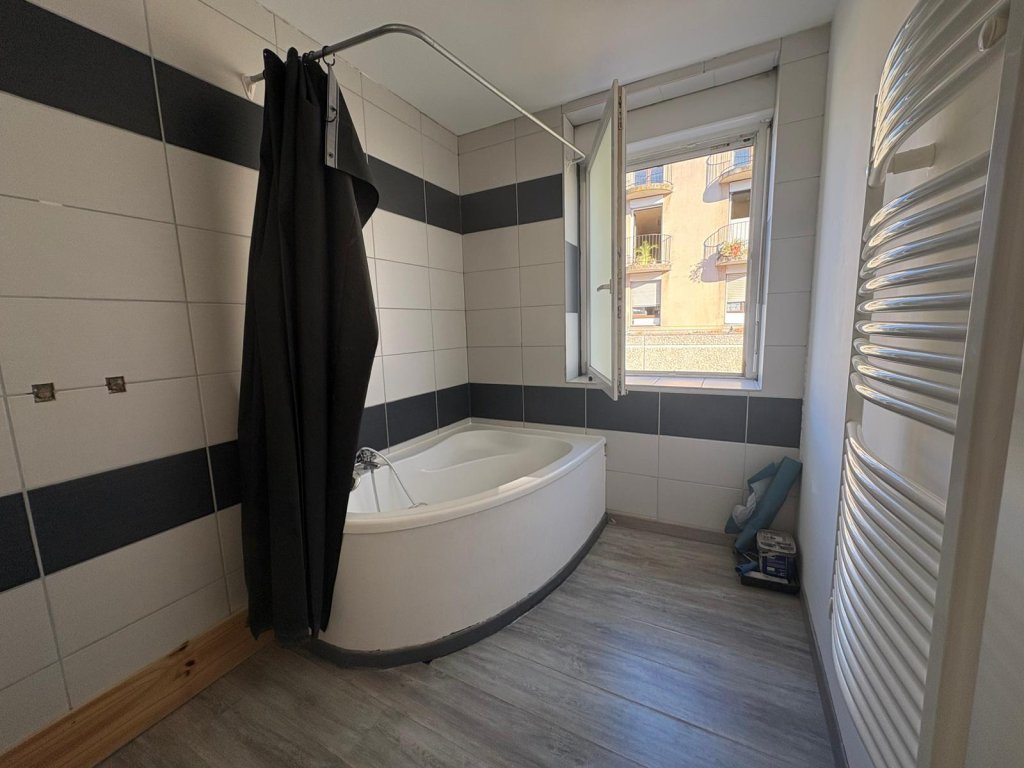MAISON A VENDRE - FEURS - 61.84 m2 - 98 000 &euro;