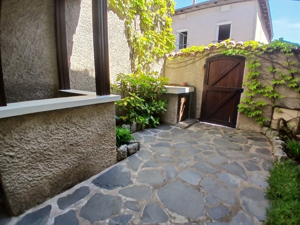 MAISON A VENDRE - ROZIER EN DONZY - 309.17 m2 - 185 000 &euro;