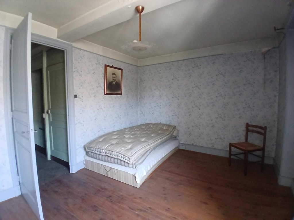 MAISON A VENDRE - ROZIER EN DONZY - 156.06 m2 - 45 000 &euro;