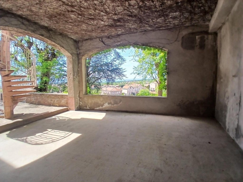 MAISON A VENDRE - ROZIER EN DONZY - 214.44 m2 - 189 000 &euro;