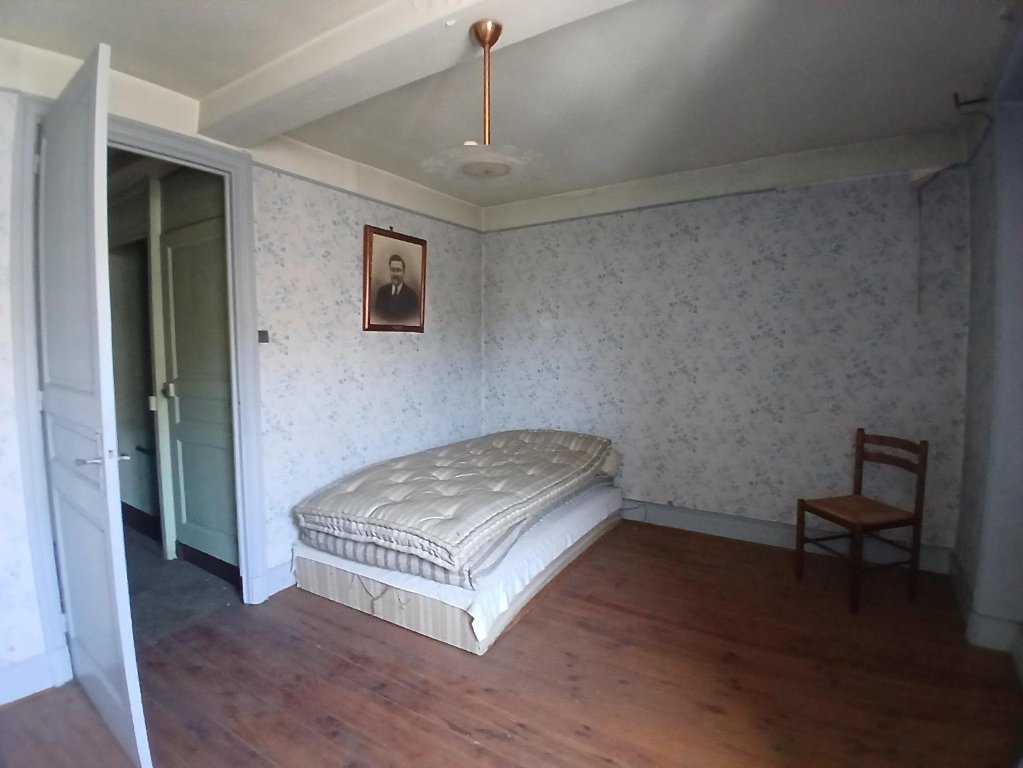MAISON A VENDRE - ROZIER EN DONZY - 156.06 m2 - 55 000 &euro;