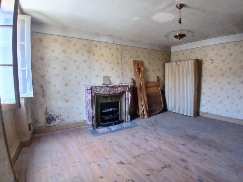 MAISON A VENDRE - ROZIER EN DONZY - 156.06 m2 - 55 000 &euro;