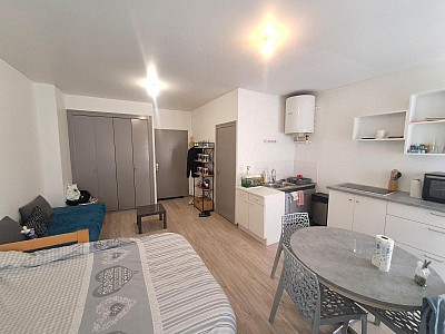 STUDIO A LOUER - CHAZELLES SUR LYON - 28.95 m2 - 400 € charges comprises par mois