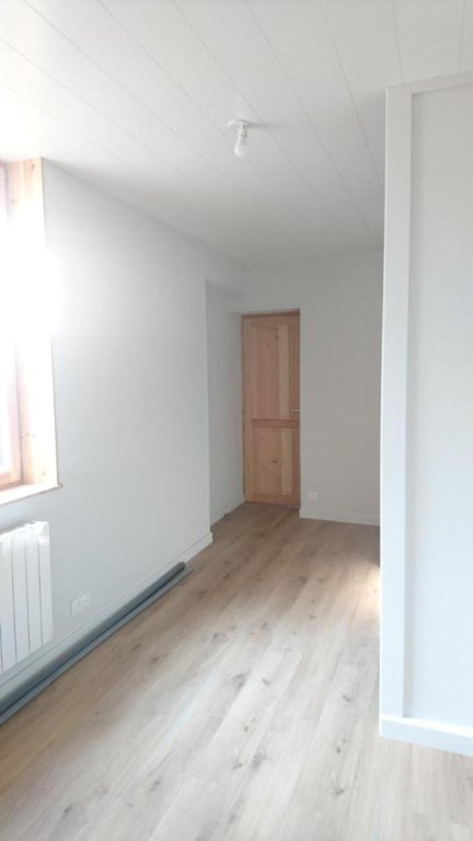 STUDIO A LOUER - FEURS - 36 m2 - 435 &euro; charges comprises par mois