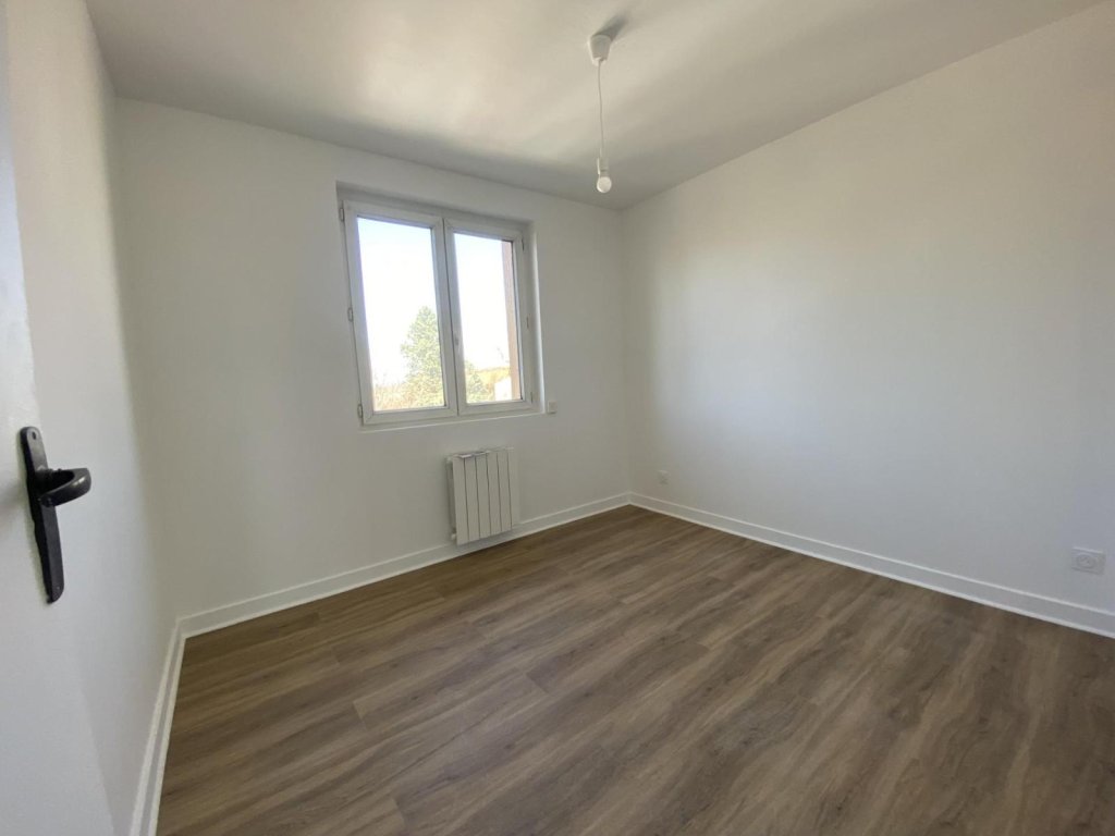 STUDIO A LOUER - MONTBRISON - 28.83 m2 - 420 &euro; charges comprises par mois