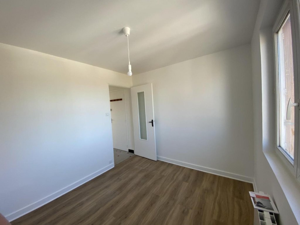 STUDIO A LOUER - MONTBRISON - 28.83 m2 - 420 &euro; charges comprises par mois