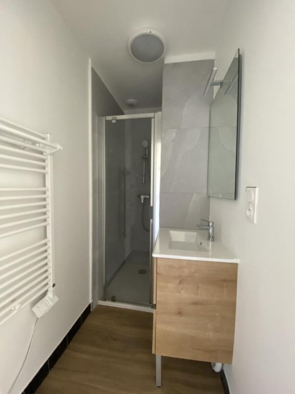 STUDIO A LOUER - MONTBRISON - 28.83 m2 - 420 &euro; charges comprises par mois