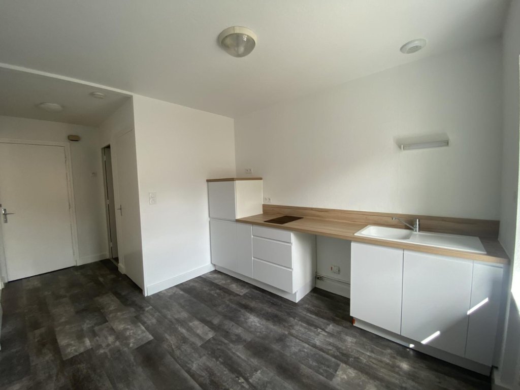 STUDIO A LOUER - MONTBRISON - 32.31 m2 - 428 &euro; charges comprises par mois