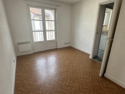 STUDIO A LOUER - MONTBRISON - 21.52 m2 - 313 € charges comprises par mois