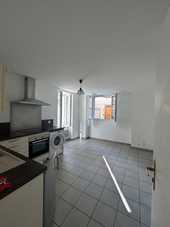 STUDIO A LOUER - NOIRETABLE - 25.91 m2 - 343 &euro; charges comprises par mois