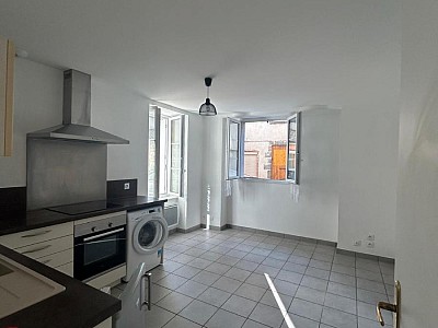 STUDIO A LOUER - NOIRETABLE - 25.91 m2 - 343 € charges comprises par mois