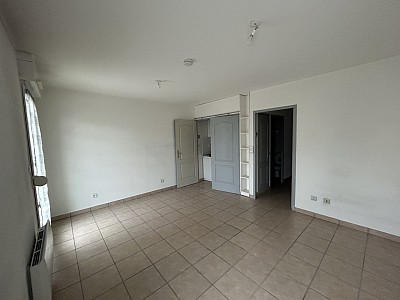 STUDIO A LOUER - SAVIGNEUX - 29.84 m2 - 380 € charges comprises par mois