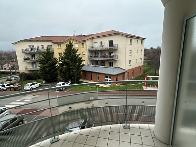 STUDIO A LOUER - SAVIGNEUX - 29.84 m2 - 380 € charges comprises par mois