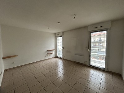 STUDIO A LOUER - SAVIGNEUX - 29.84 m2 - 380 € charges comprises par mois