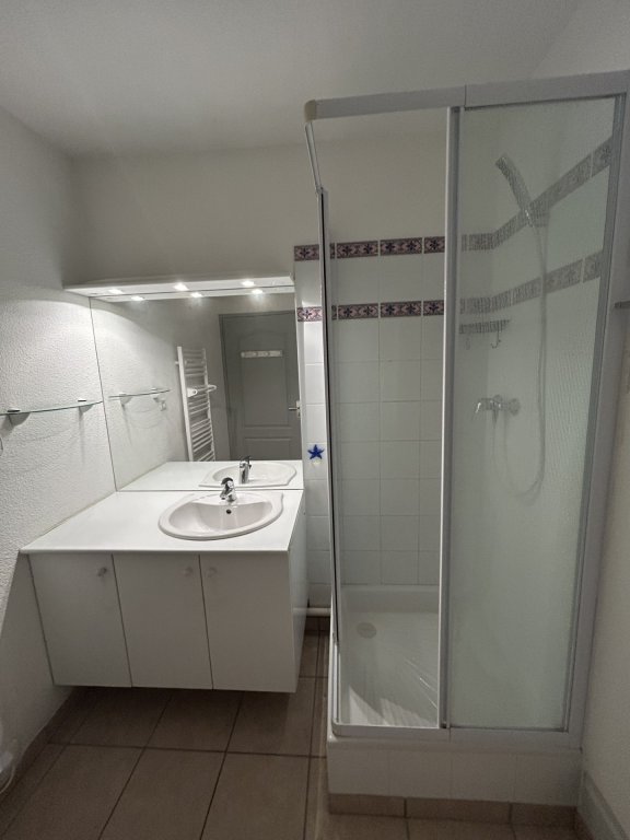 STUDIO A LOUER - SAVIGNEUX - 29.84 m2 - 380 &euro; charges comprises par mois