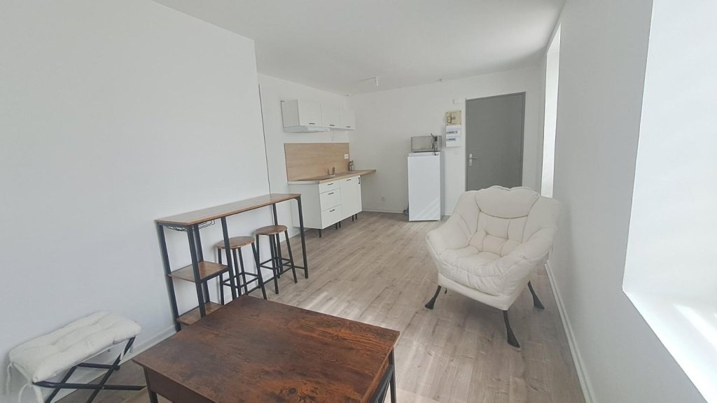STUDIO A LOUER - ST SYMPHORIEN SUR COISE - 31.4 m2 - 490 &euro; charges comprises par mois