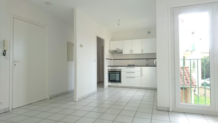 STUDIO A LOUER - SURY LE COMTAL - 38.02 m2 - 440 &euro; charges comprises par mois