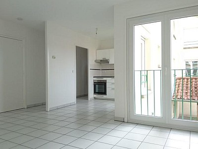 STUDIO A LOUER - SURY LE COMTAL - 38.02 m2 - 440 &euro; charges comprises par mois