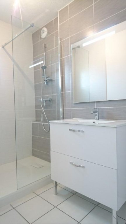 STUDIO A LOUER - SURY LE COMTAL - 38.02 m2 - 440 &euro; charges comprises par mois