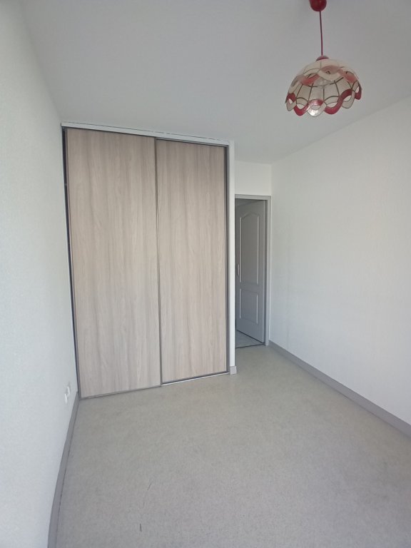 APPARTEMENT T1 A LOUER - BOEN SUR LIGNON - 32.98 m2 - 366 &euro; charges comprises par mois