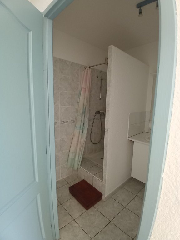 APPARTEMENT T1 A LOUER - BOEN SUR LIGNON - 32.98 m2 - 366 &euro; charges comprises par mois