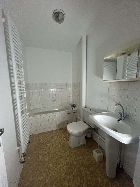 APPARTEMENT T1 A LOUER - MONTBRISON - 34.26 m2 - 526 &euro; charges comprises par mois