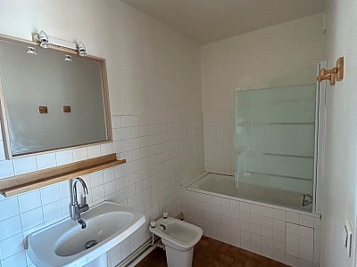 APPARTEMENT T1 A LOUER - MONTBRISON - 32.3 m2 - 436 € charges comprises par mois