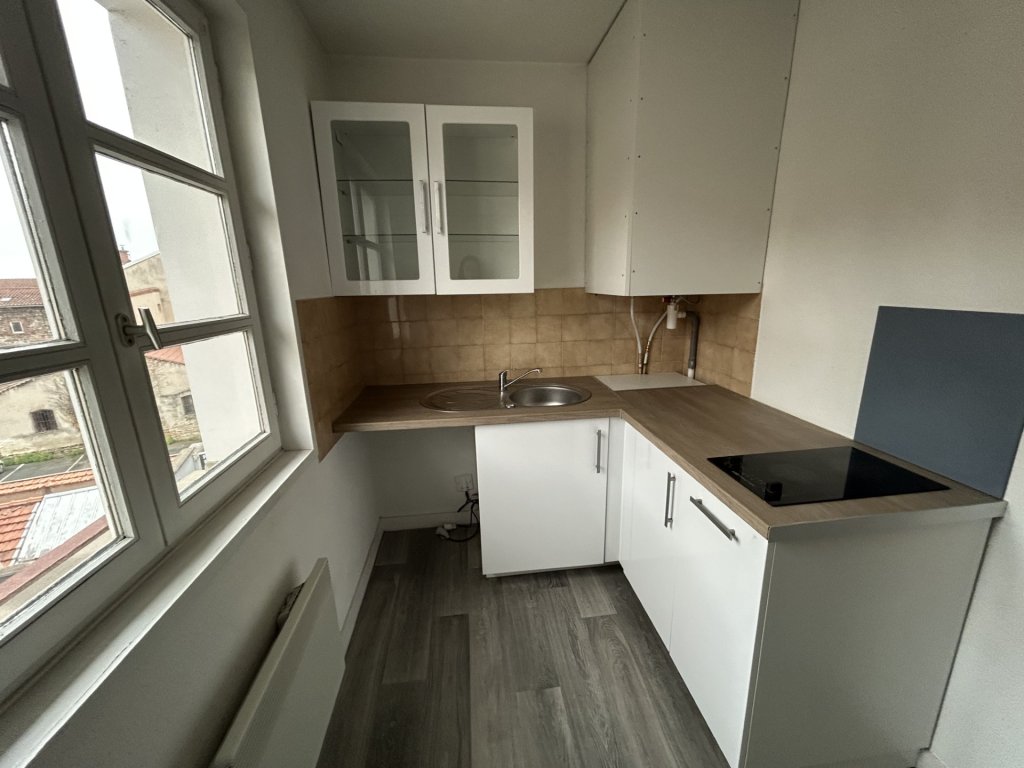 APPARTEMENT T1 A LOUER - MONTBRISON - 21.2 m2 - 313 &euro; charges comprises par mois