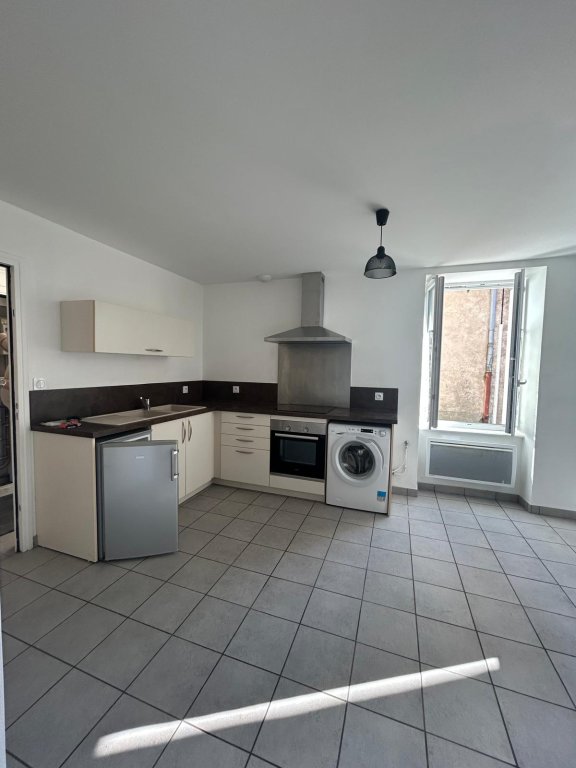 APPARTEMENT T1 A LOUER - NOIRETABLE - 25.91 m2 - 325 &euro; charges comprises par mois