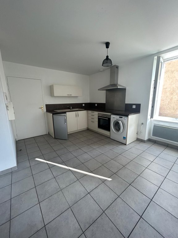 APPARTEMENT T1 A LOUER - NOIRETABLE - 25.91 m2 - 325 &euro; charges comprises par mois