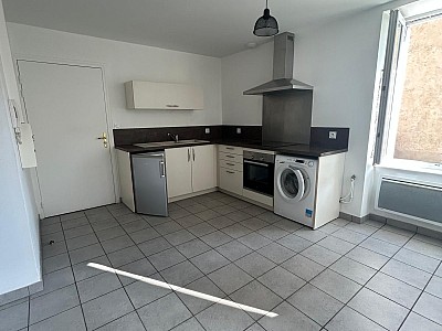 APPARTEMENT T1 A LOUER - NOIRETABLE - 25.91 m2 - 325 € charges comprises par mois